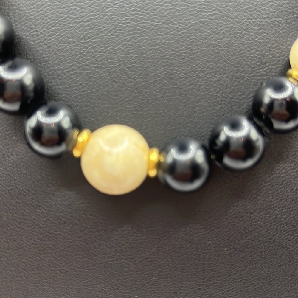 Black And Cream Beaded Napier Necklace Gold Tone - Picture 4 of 8